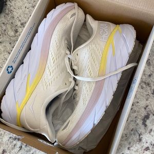 Hoka W Clifton shoes